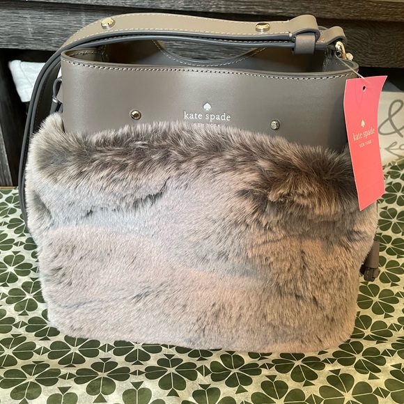 MAKE AN OFFER Kate spade grey cat faux fur marti small bucket bag crossbody - Picture 5 of 14